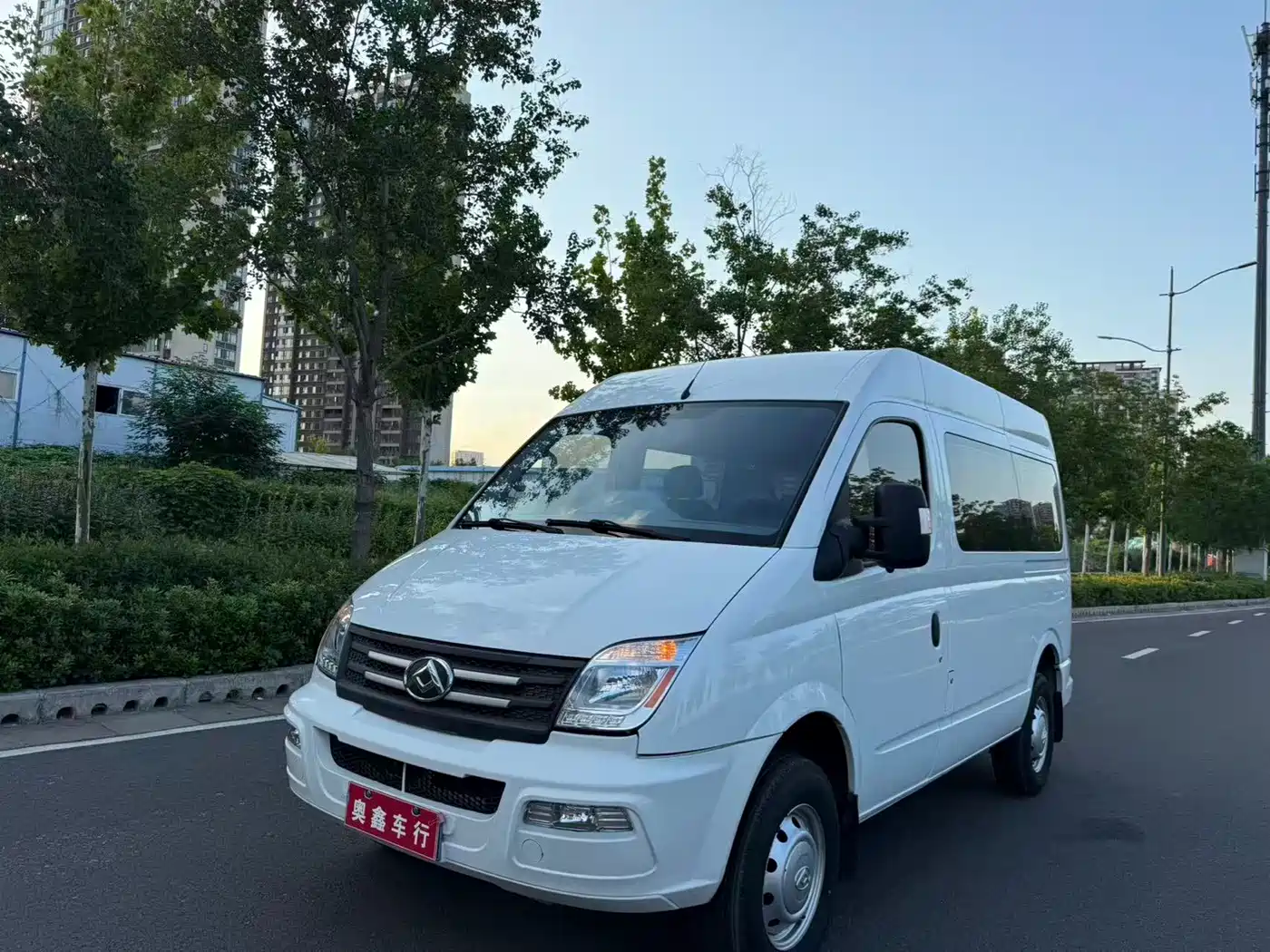 Photo 3 - SAIC Maxus Xintu V80