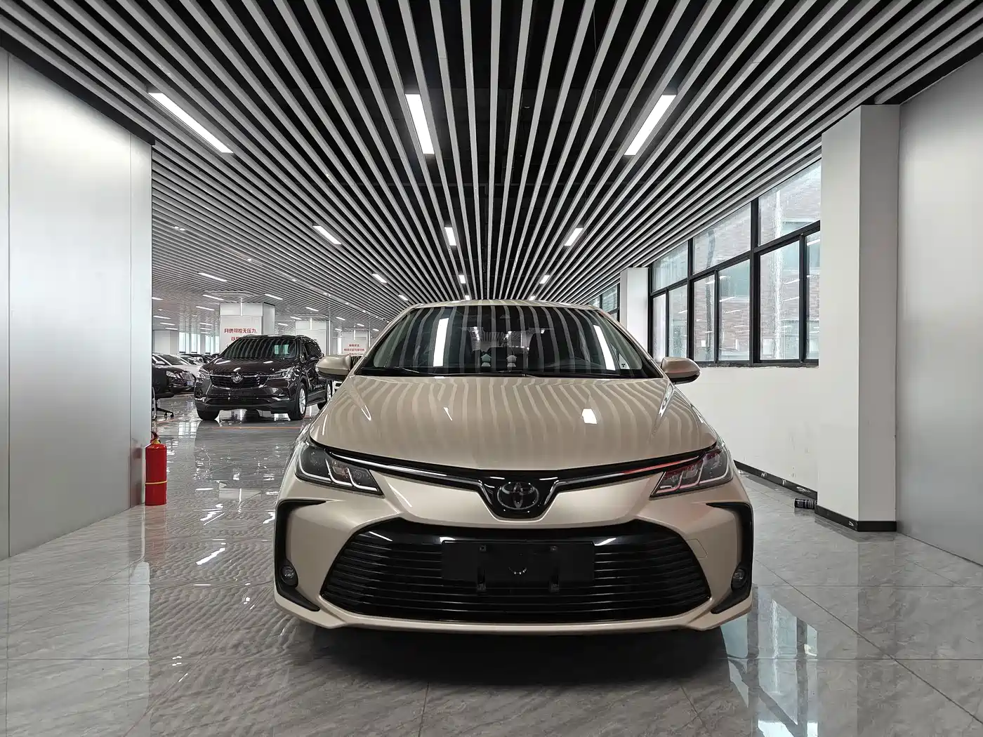 Фото 2 - Toyota Corolla