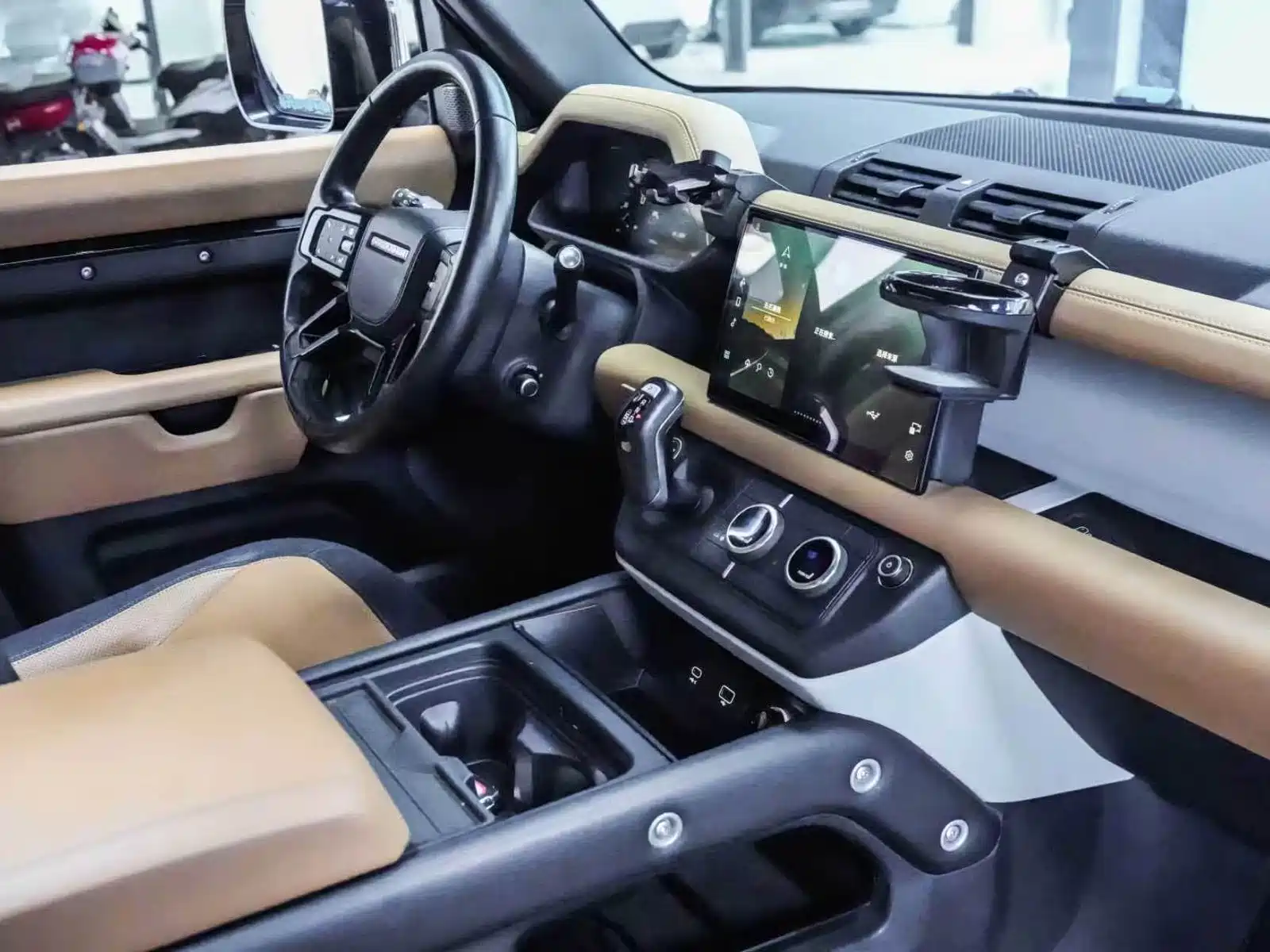 Photo 7 - Land Rover Defender