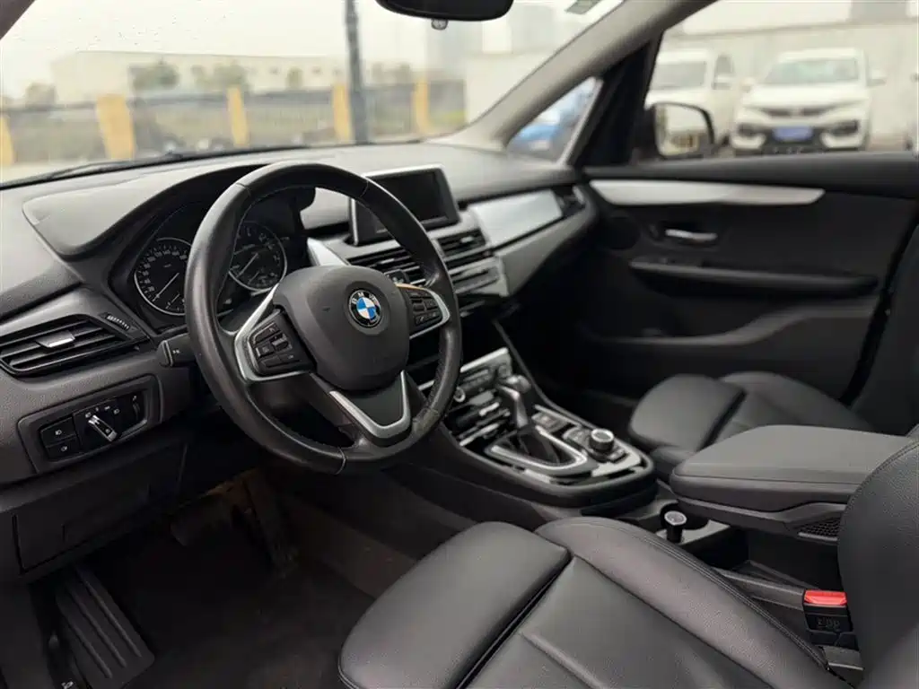 BMW 2 Series Touring 2016 220i Leading Model фото 17