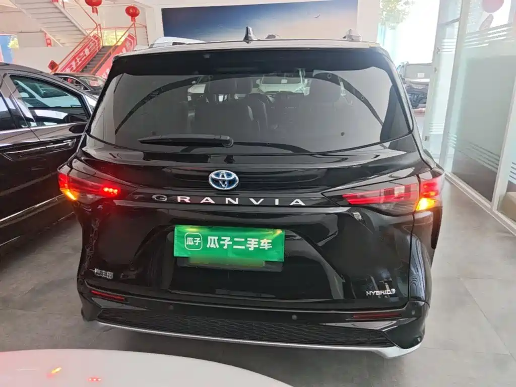 Фото 6 - Toyota Granvia