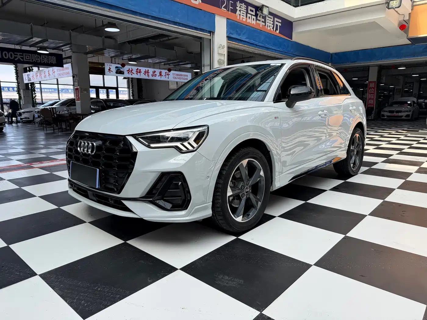 AUDI Q3