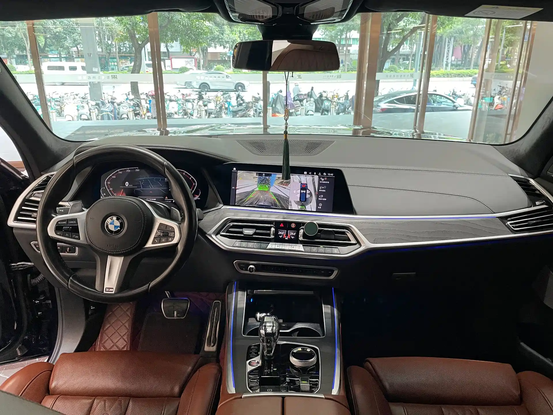 Фото 19 - BMW X7
