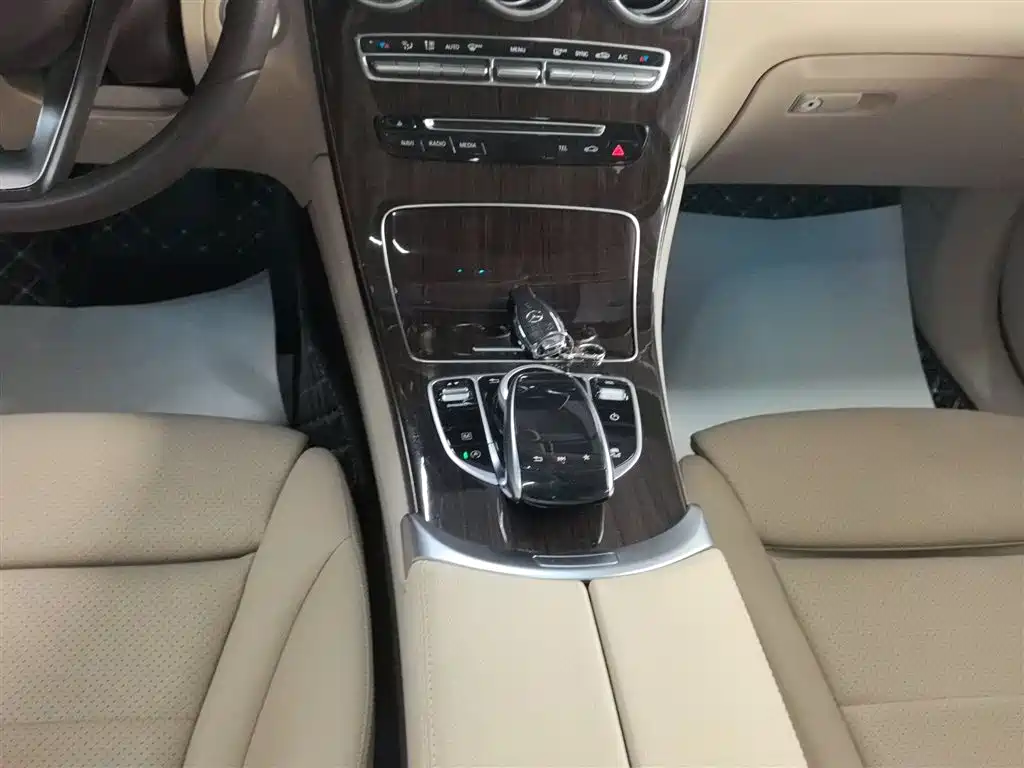 Mercedes-Benz GLC 2019 GLC 260 L 4MATIC Luxury фото 10