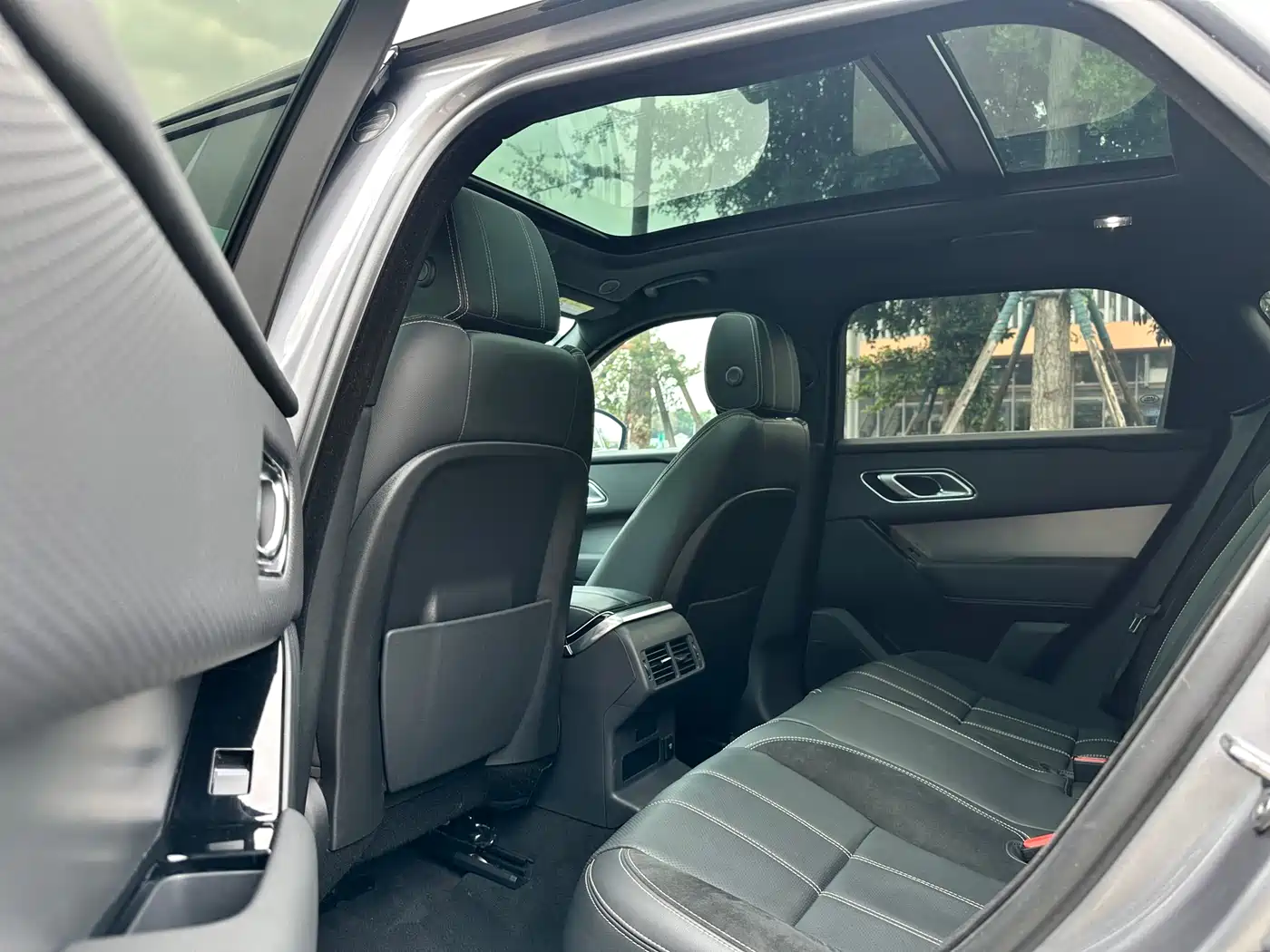 Land Rover Range Rover Velar 2022 250PS Golden Collector's Edition фото 10