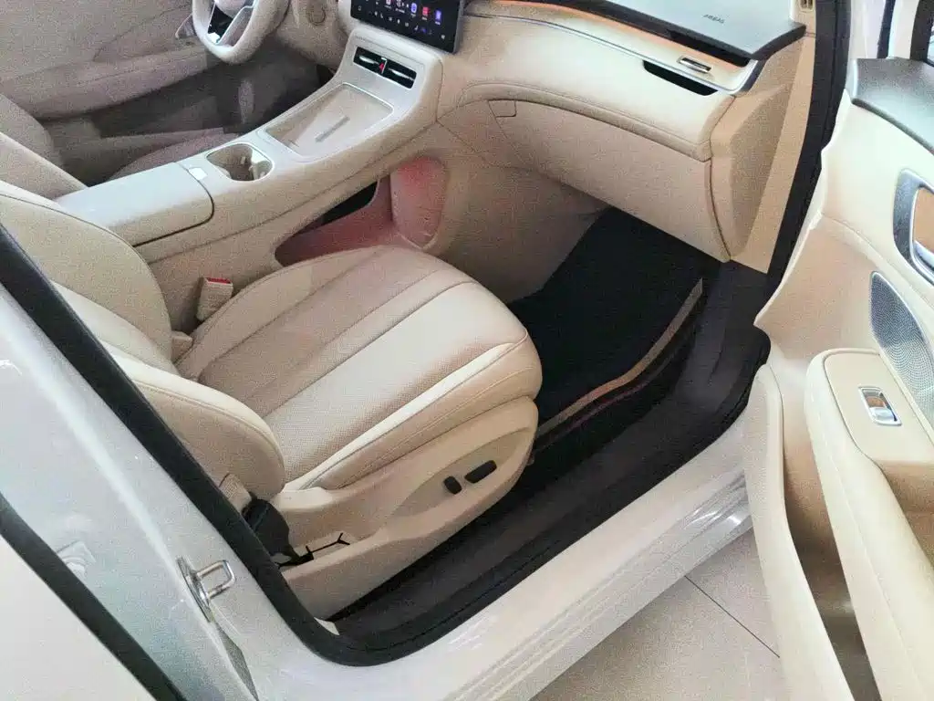 Фото 13 - Shangjie SUV