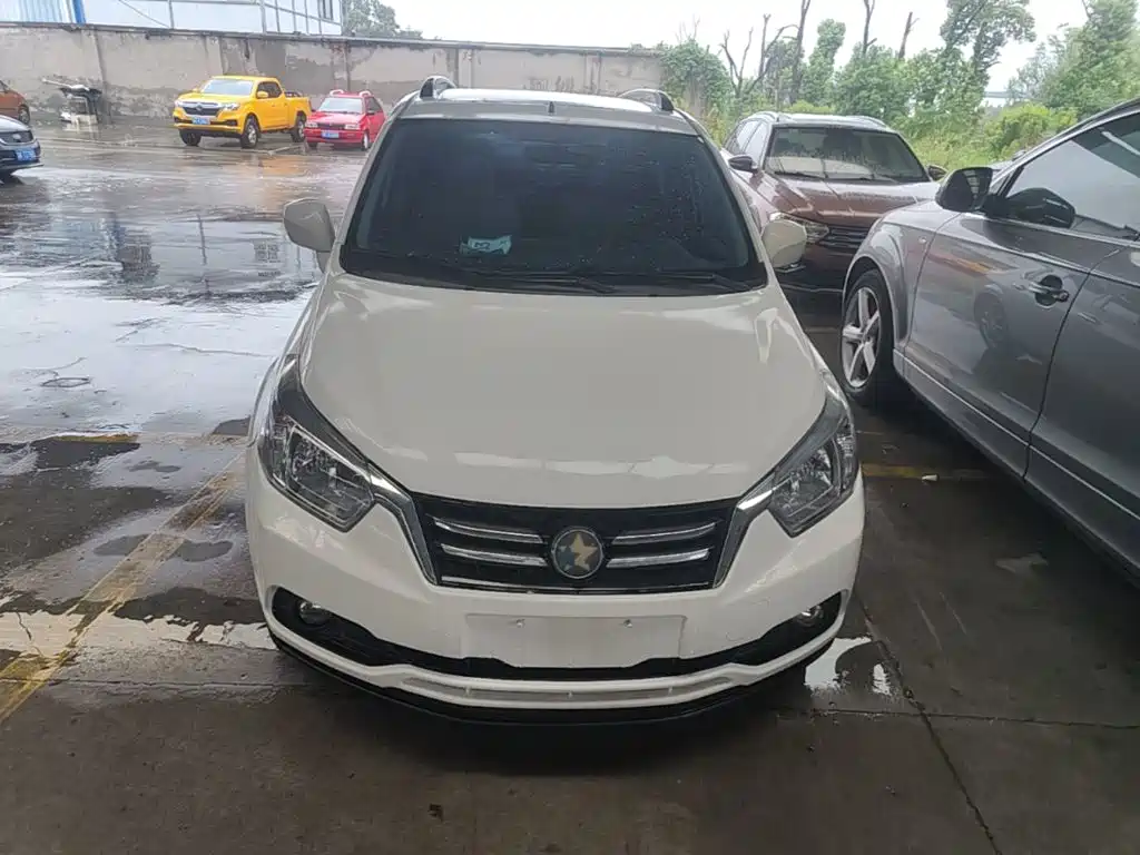 Venucia R50 2016 2015 1.6L Automatic Luxury Edition