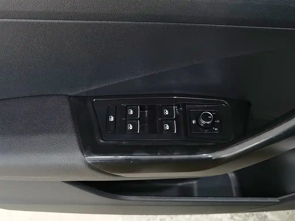 Volkswagen T-ROC 2022 280TSI DSG 2WD Elite PLUS фото 9