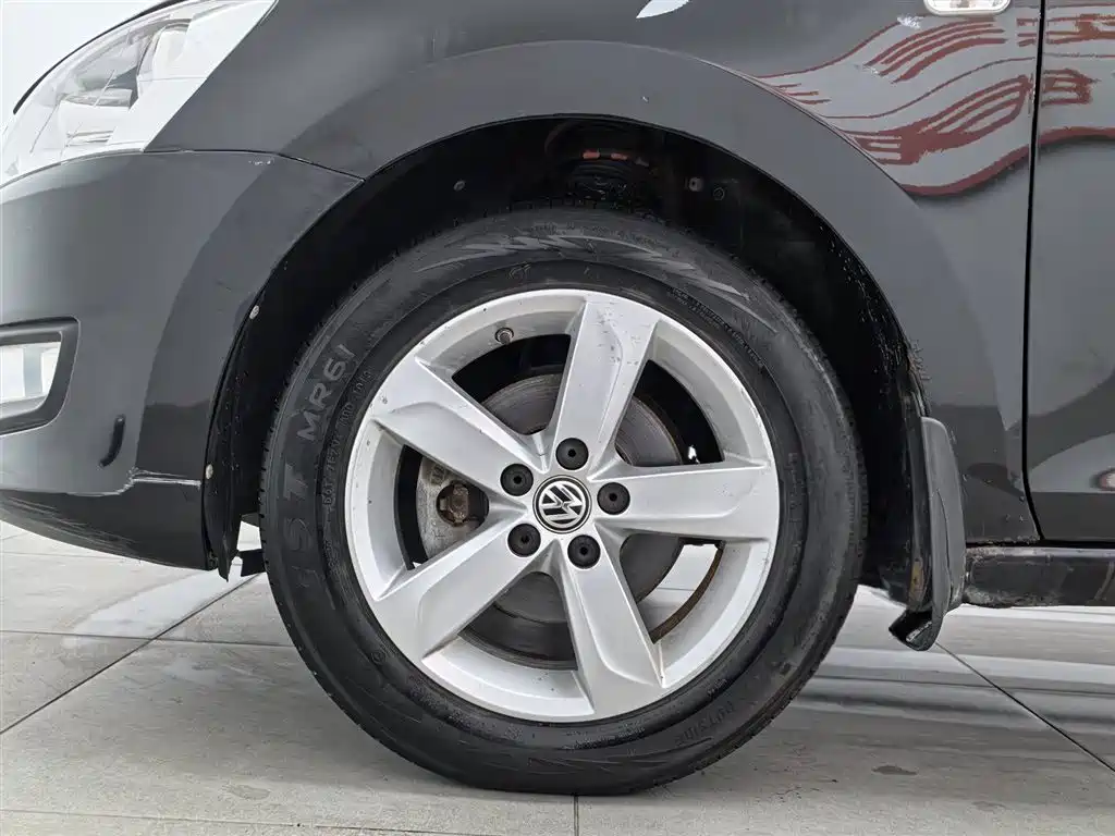 Volkswagen Santana 2015 1.6L Manual Comfort Edition фото 17