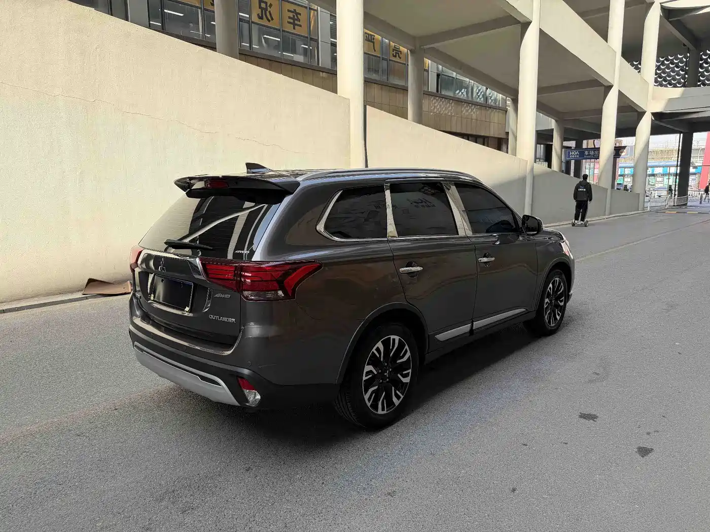 Mitsubishi Outlander 2019 2.4L 4WD Deluxe Edition 5-Seater China VI фото 6