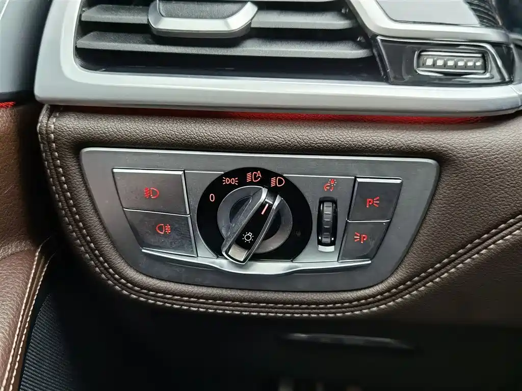 BMW 7 Series 2018 730Li Leading Type M Sport Package фото 21
