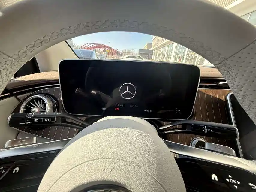 MERCEDES-BENZ EQE SUV