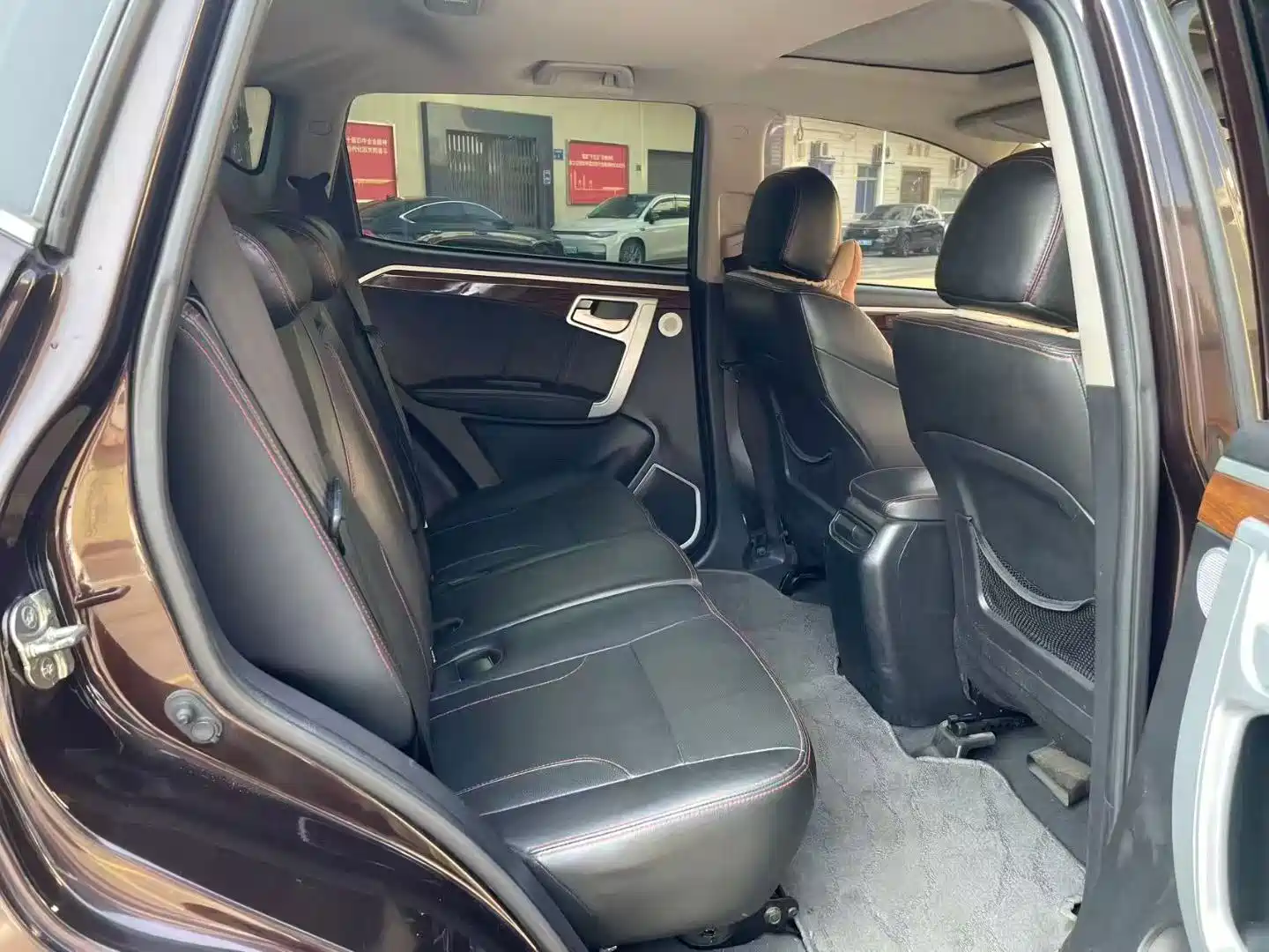 Фото 9 - Geely GX7