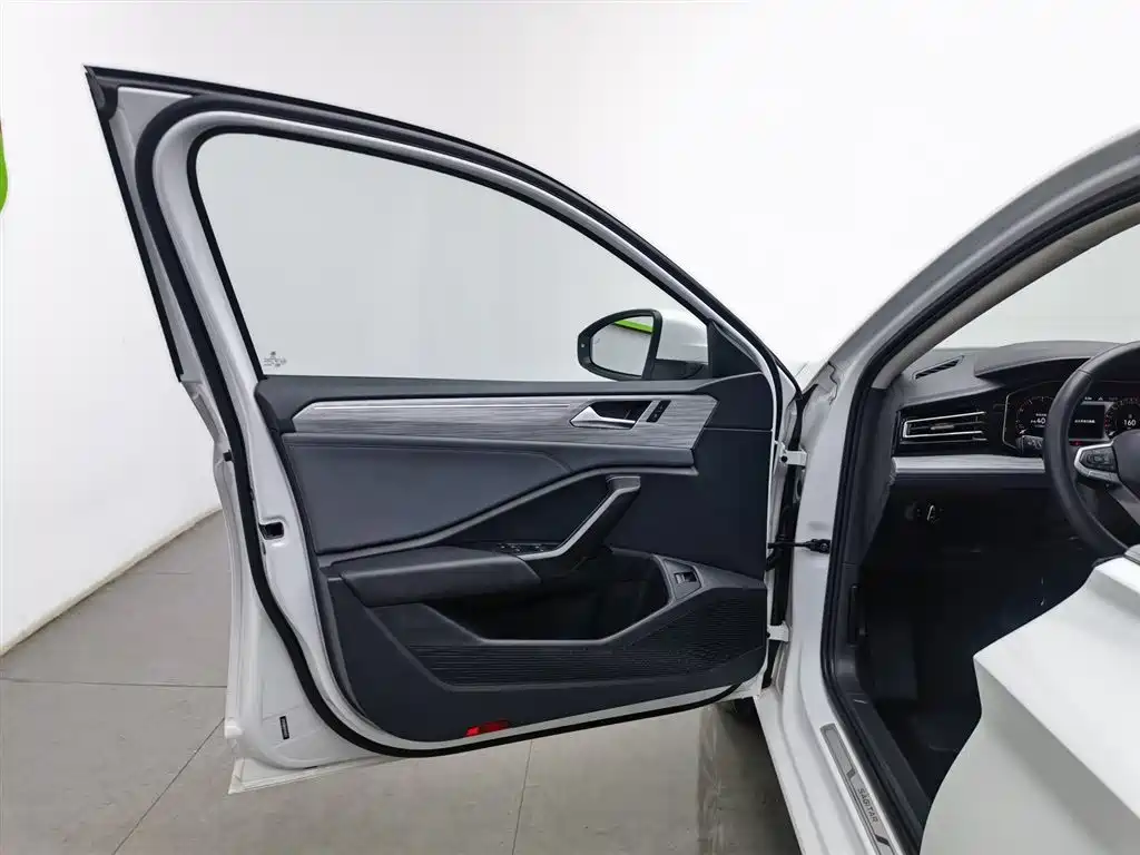 Volkswagen Sagitar 2023 300TSI DSG Excellence Edition фото 8