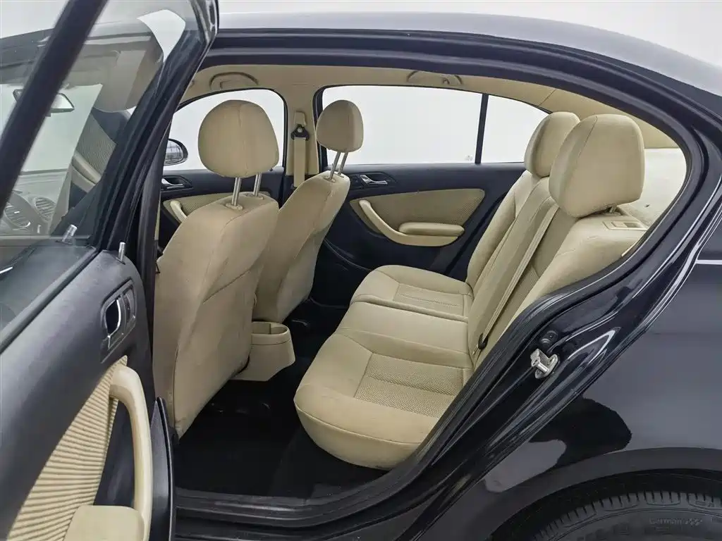 Volkswagen Lavida 2011 1.6L Automatic Leisure Edition фото 15