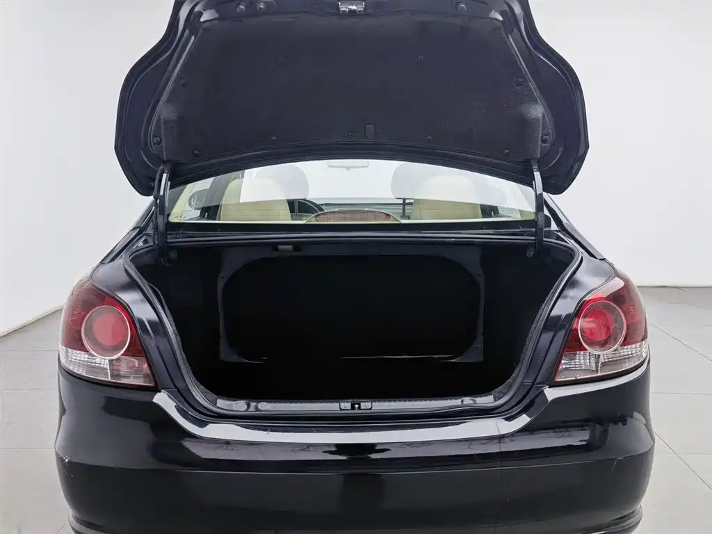 Volkswagen Lavida 2011 1.6L Automatic Leisure Edition фото 16