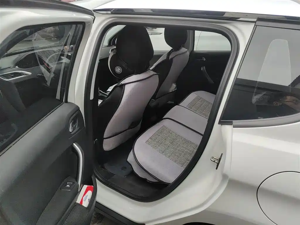 Peugeot 2008 2014 1.6L Automatic Fashion Edition фото 15