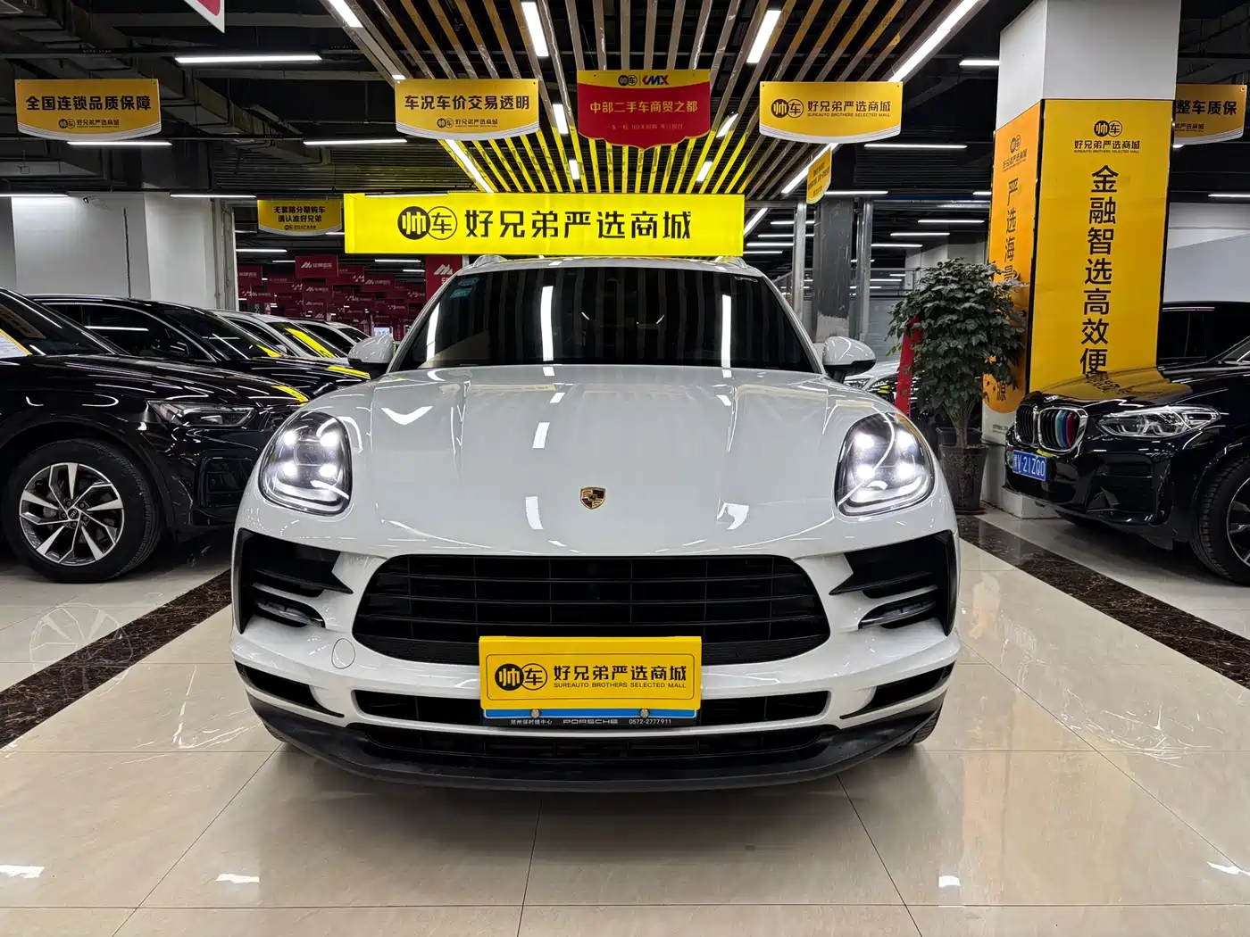 PORSCHE MACAN