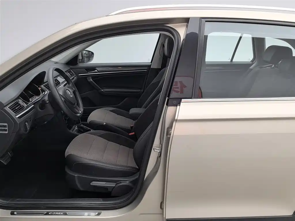 Volkswagen C-TREK 2017 1.6L Automatic Comfort фото 10