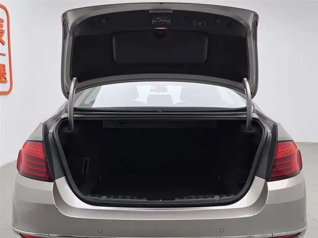 BMW 5 Series 2017 520Li Classic Edition фото 16