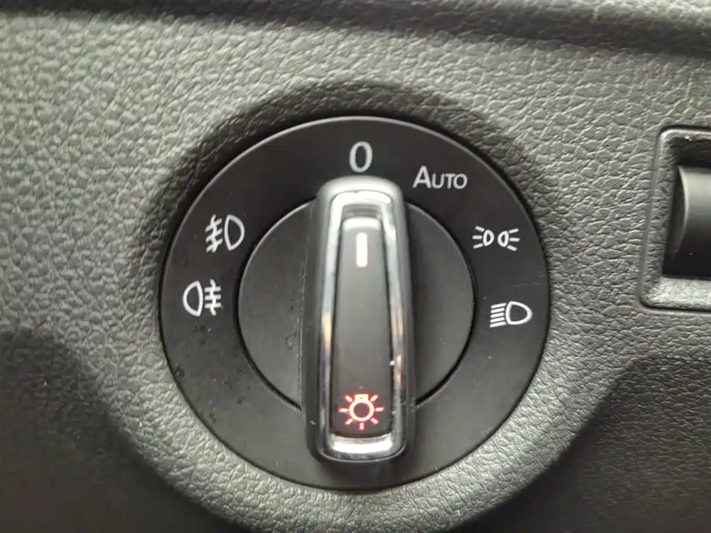 Volkswagen Passat 2016 330TSI DSG Executive Edition фото 21