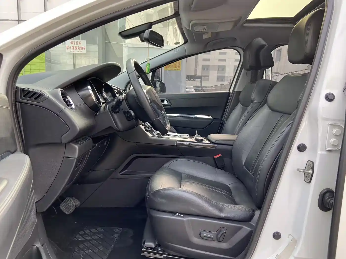 Peugeot 3008 2014 1.6THP Roland Garros Edition фото 9