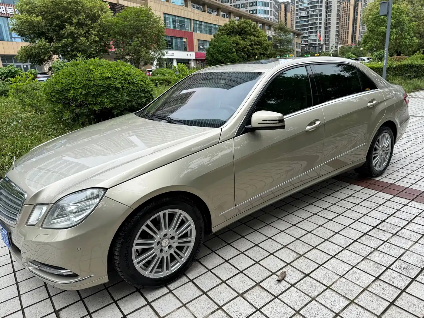 Mercedes-Benz E-Class 2012 E 300 L Fashion фото 9