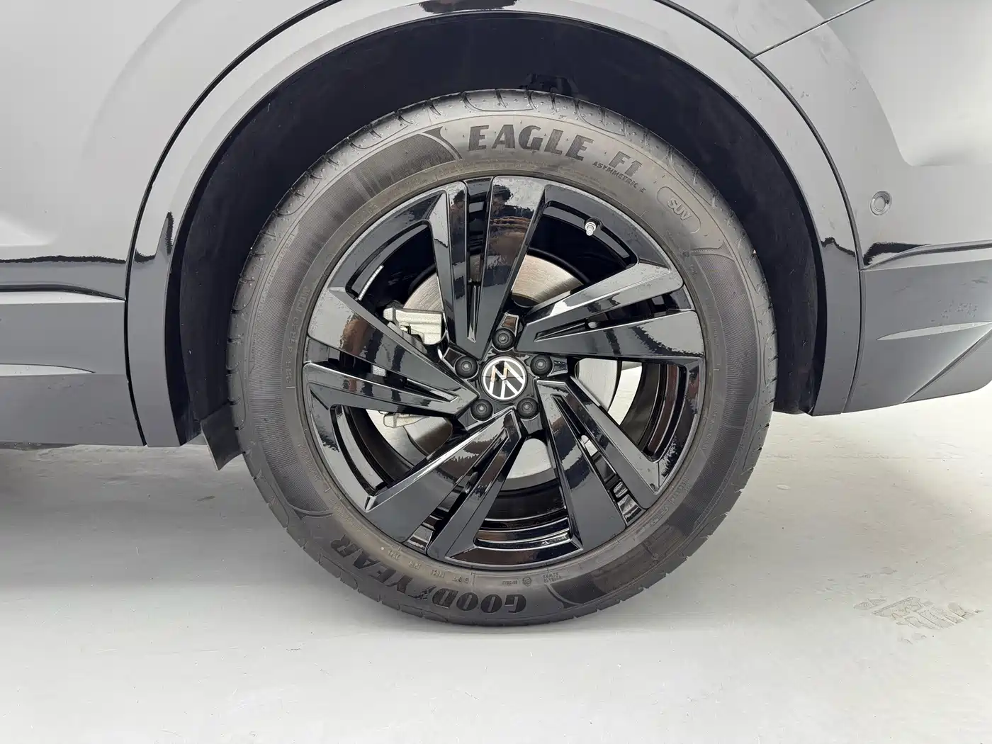 Volkswagen Touareg 2026 2023 3.0TSI R-Line Black Sports Package