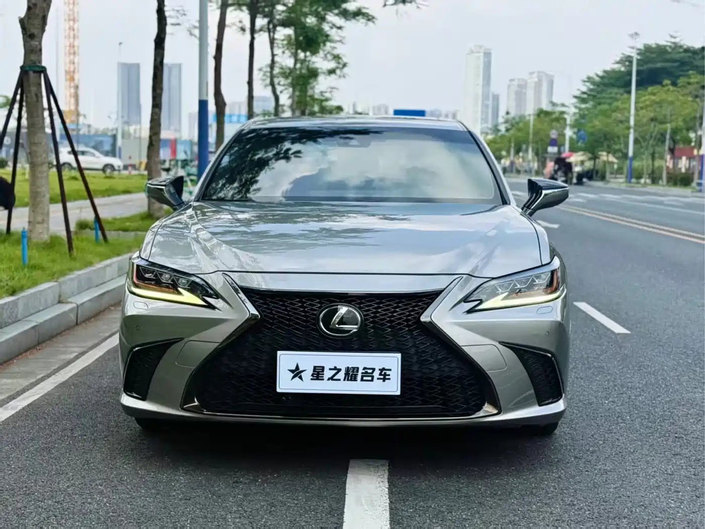 Фото 2 - Lexus ES