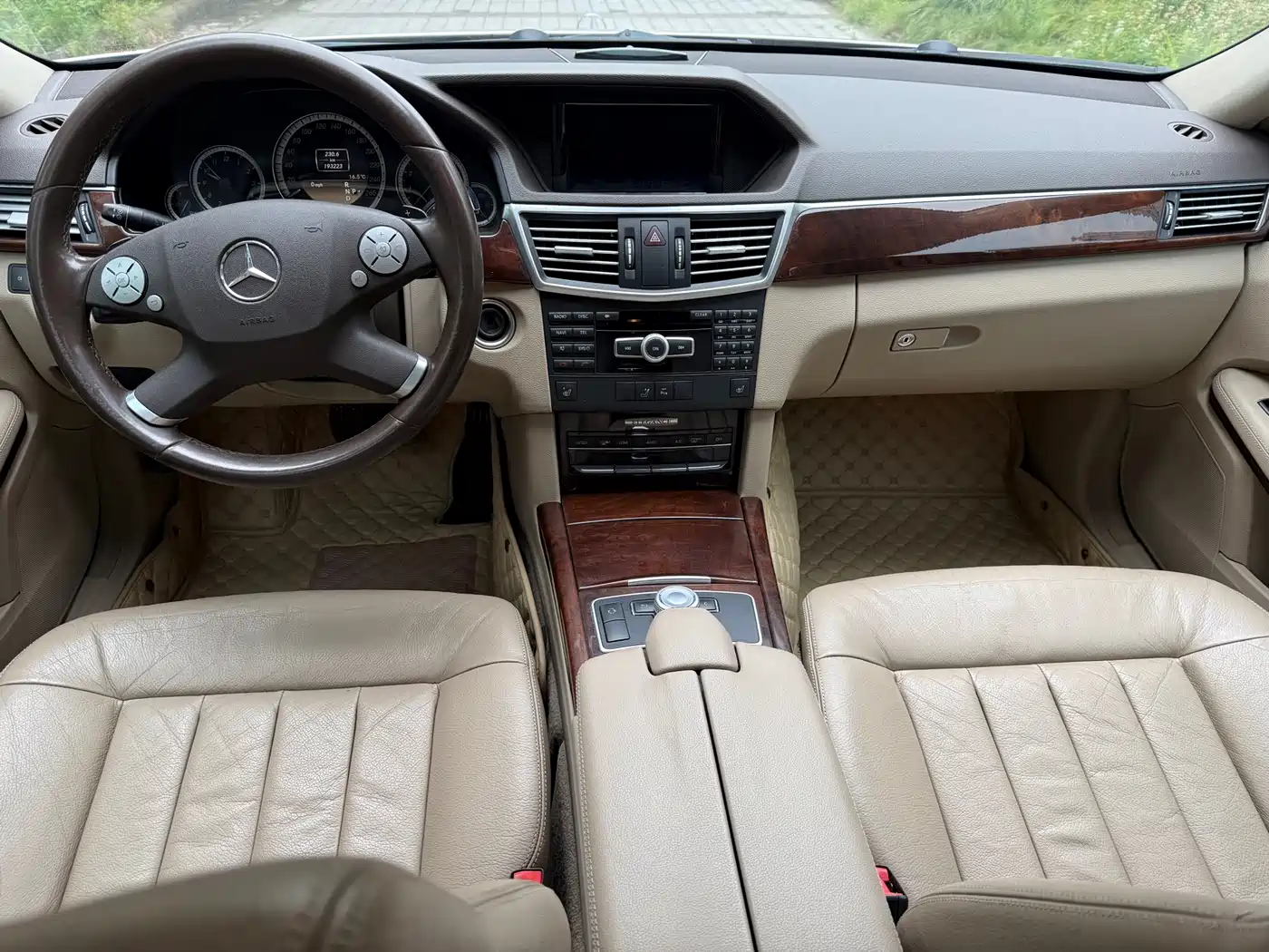 Mercedes-Benz E-Class 2012 E 300 L Fashion фото 7