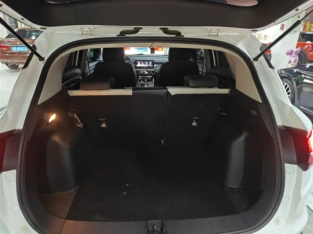 Фото 15 - Geely Coolray