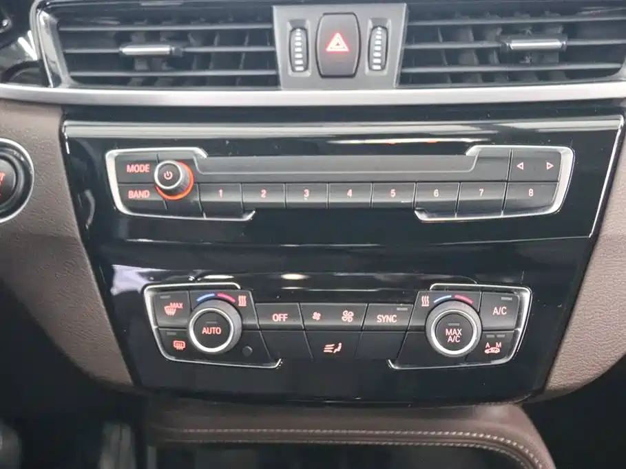BMW X1 2018 sDrive18Li Premium Model фото 10