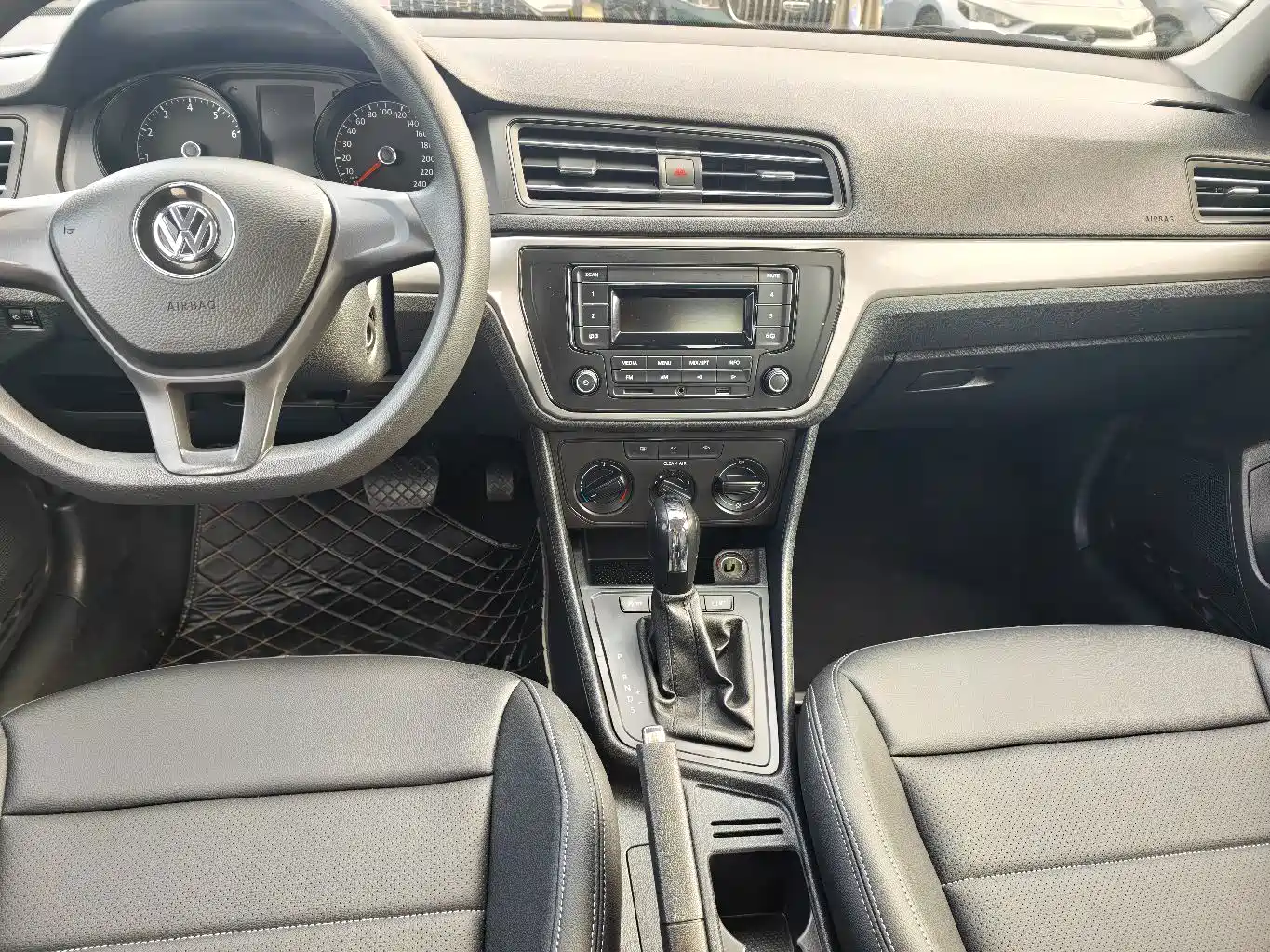 Фото 9 - Volkswagen Lavida