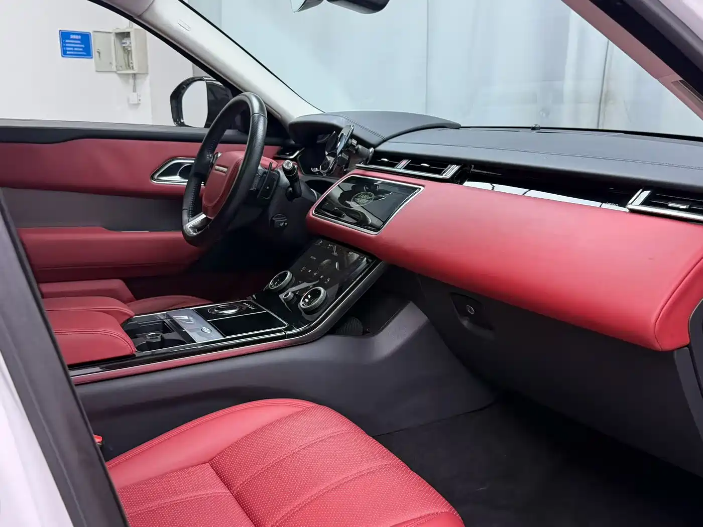 Photo 7 - Land Rover Range Rover Velar