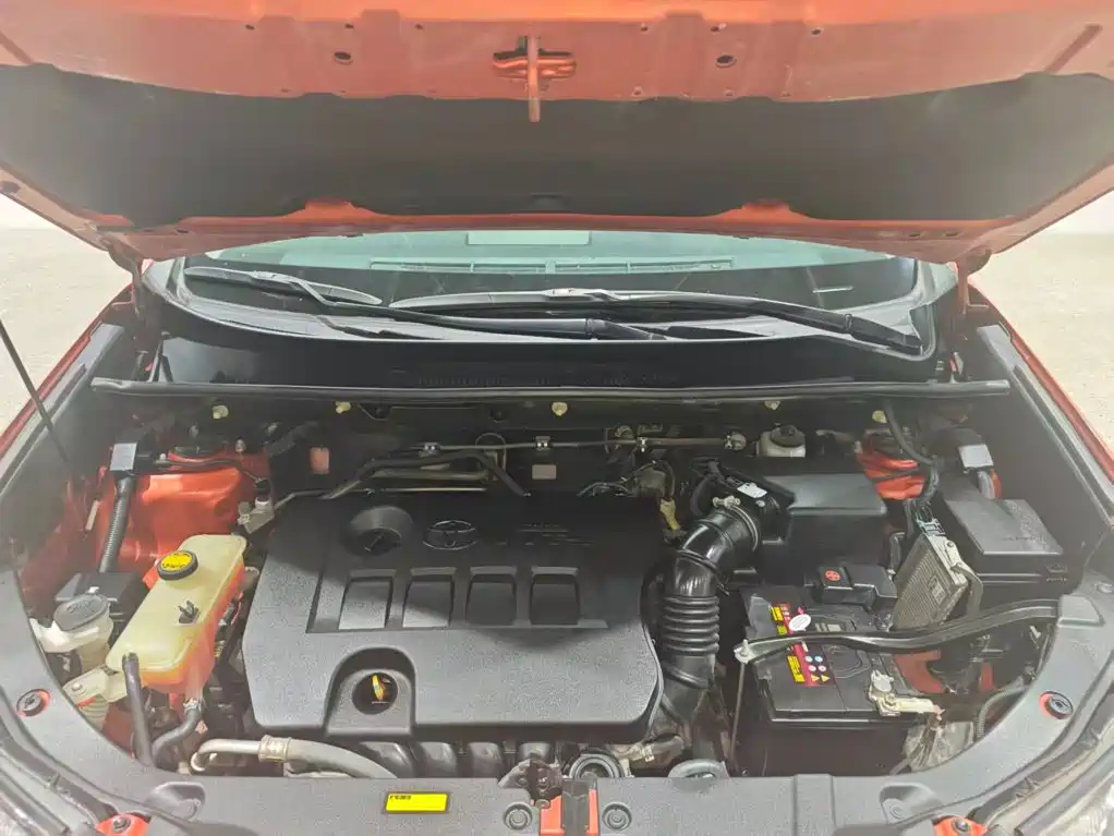 Фото 24 - Toyota RAV4