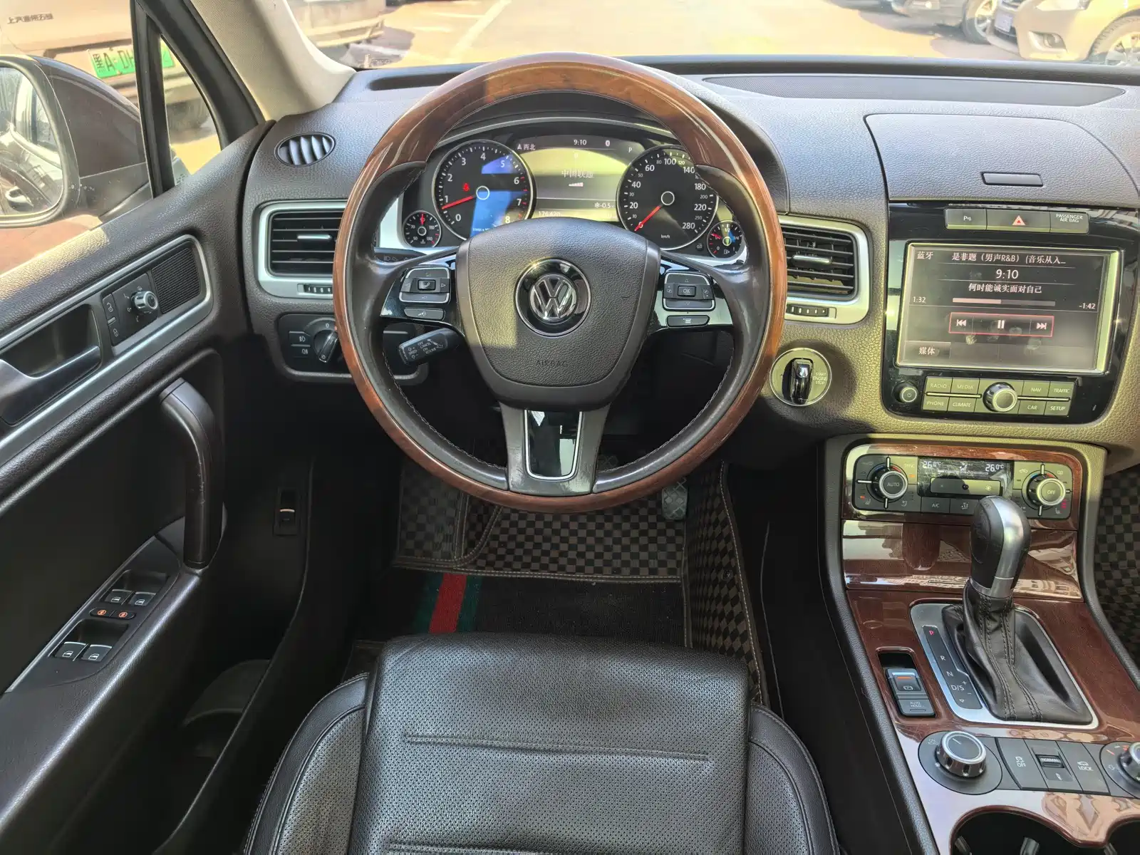 Фото 9 - Volkswagen Touareg