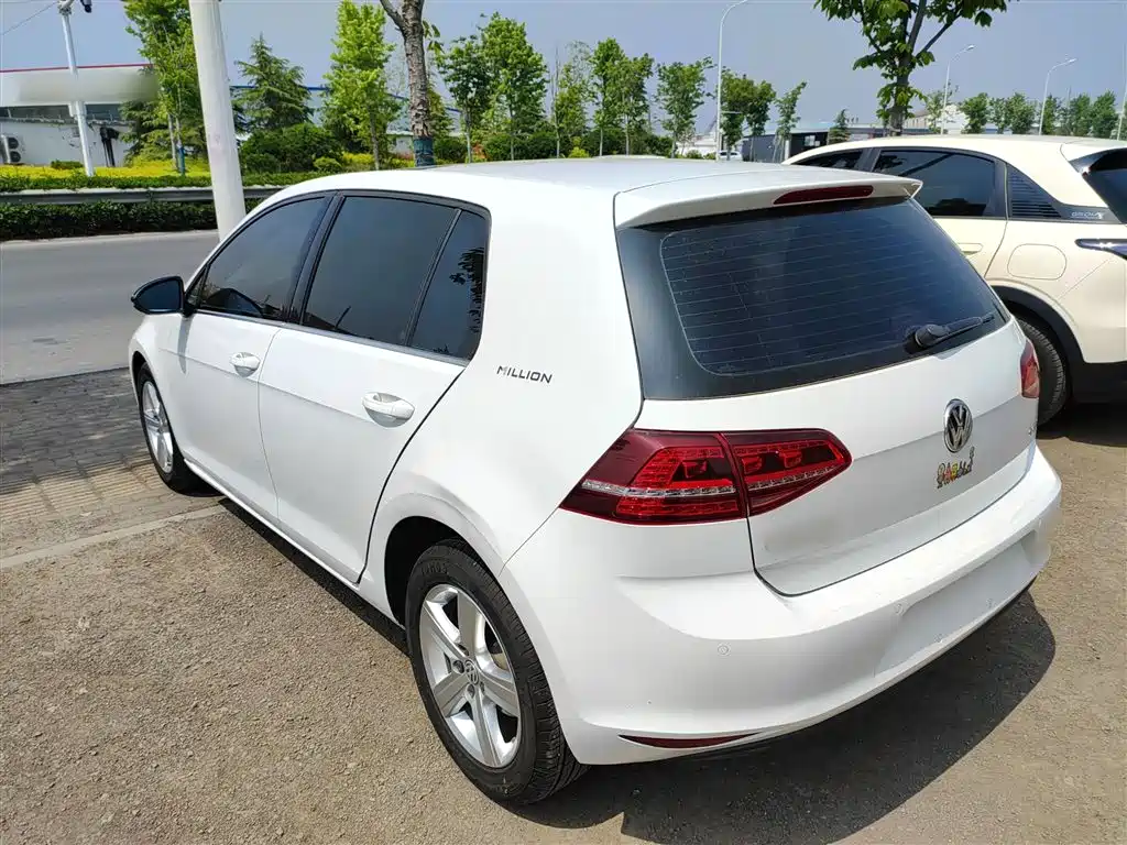 Volkswagen Golf 2017 1.6L Auto Comfort Millionth Edition фото 22