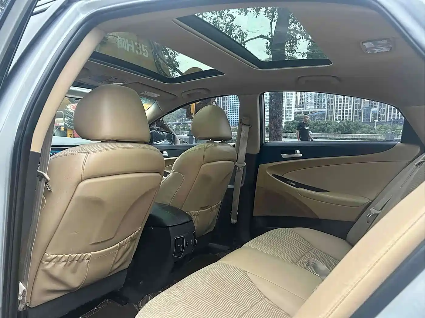 Hyundai Sonata 2011 2.0L Auto Premium Edition фото 9