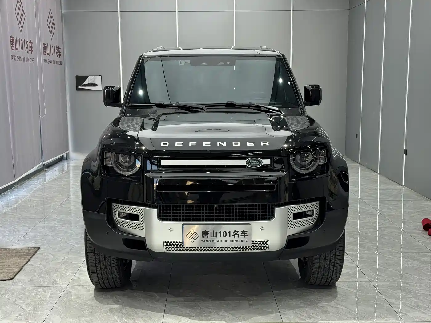 LAND ROVER DEFENDER