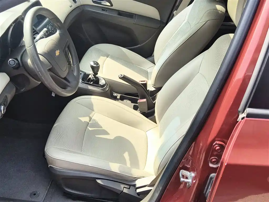 Chevrolet Cruze 2015 1.5L Classic SE MT фото 15