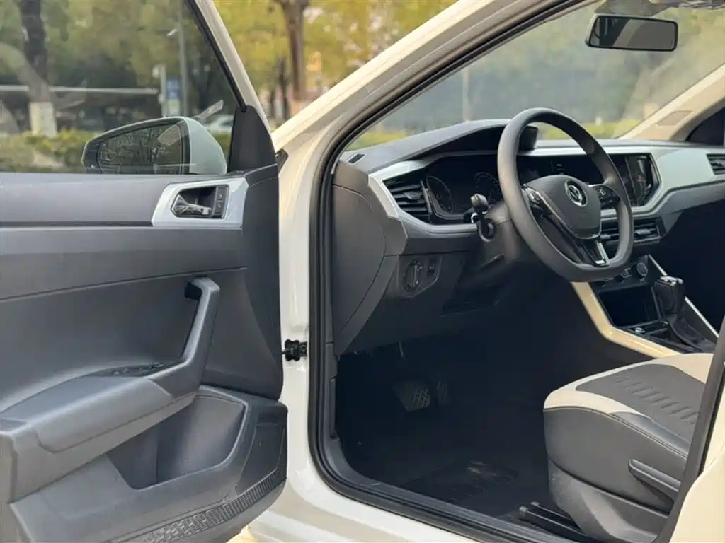 Volkswagen Polo 2021 Plus 1.5L Automatic Colorful Tech Edition фото 8