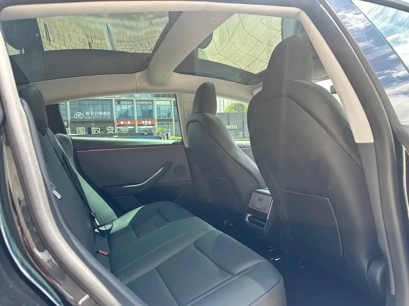 Фото 8 - Tesla Model 3