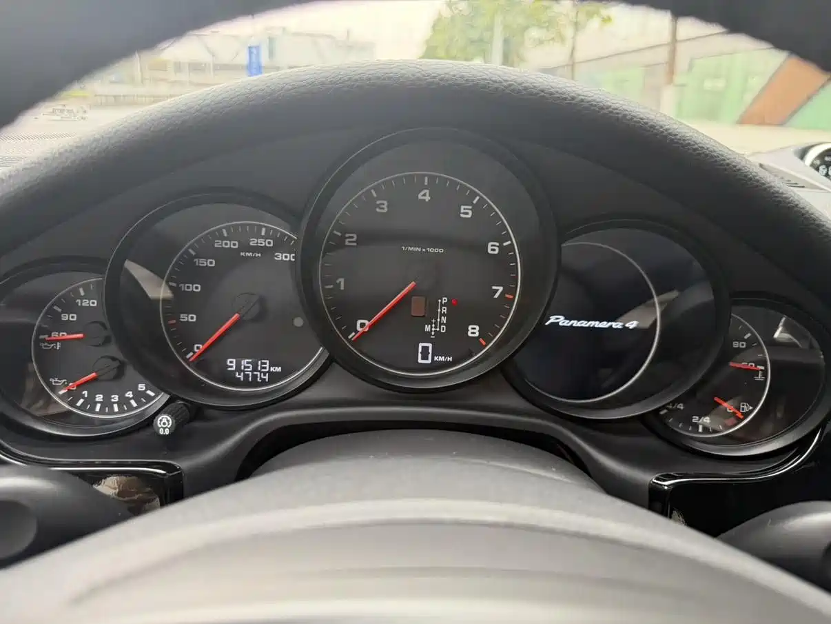 Porsche Panamera 2014 Panamera 4 3.0T фото 19