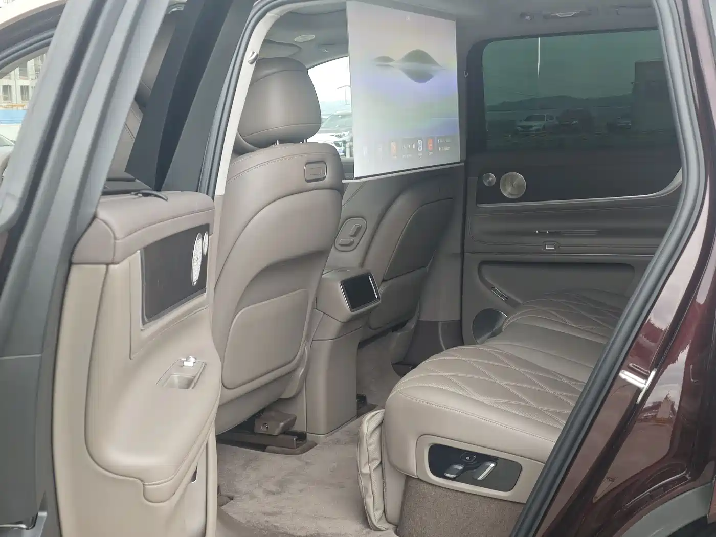 AITO Wenjie AITO M9 2025 Extended Range Ultra 52kWh 5-Seater фото 12