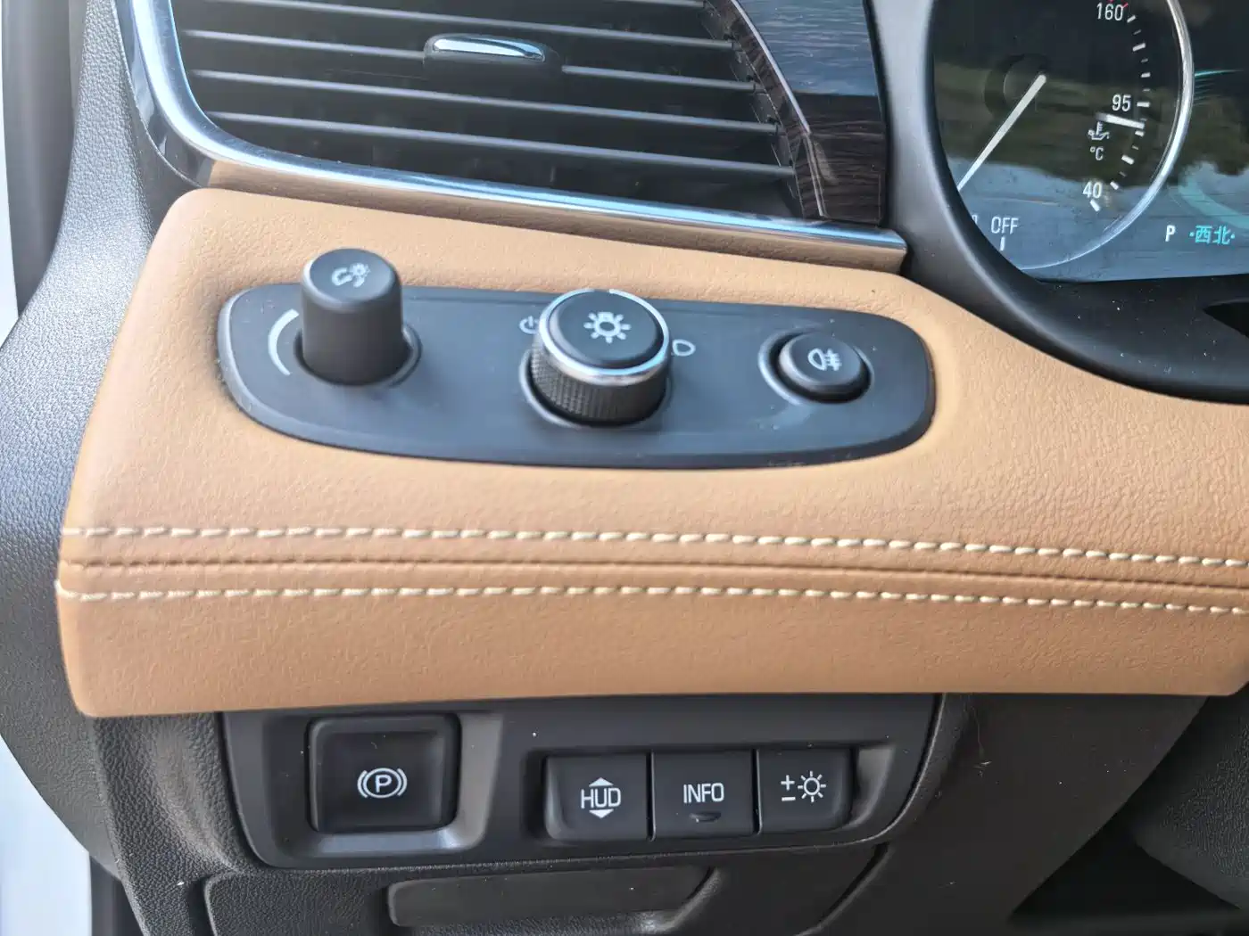 Buick LaCrosse 2018 Model 20T Luxury Edition фото 13