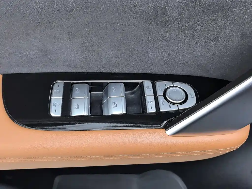 صورة 9 - BYD Tang New Energy