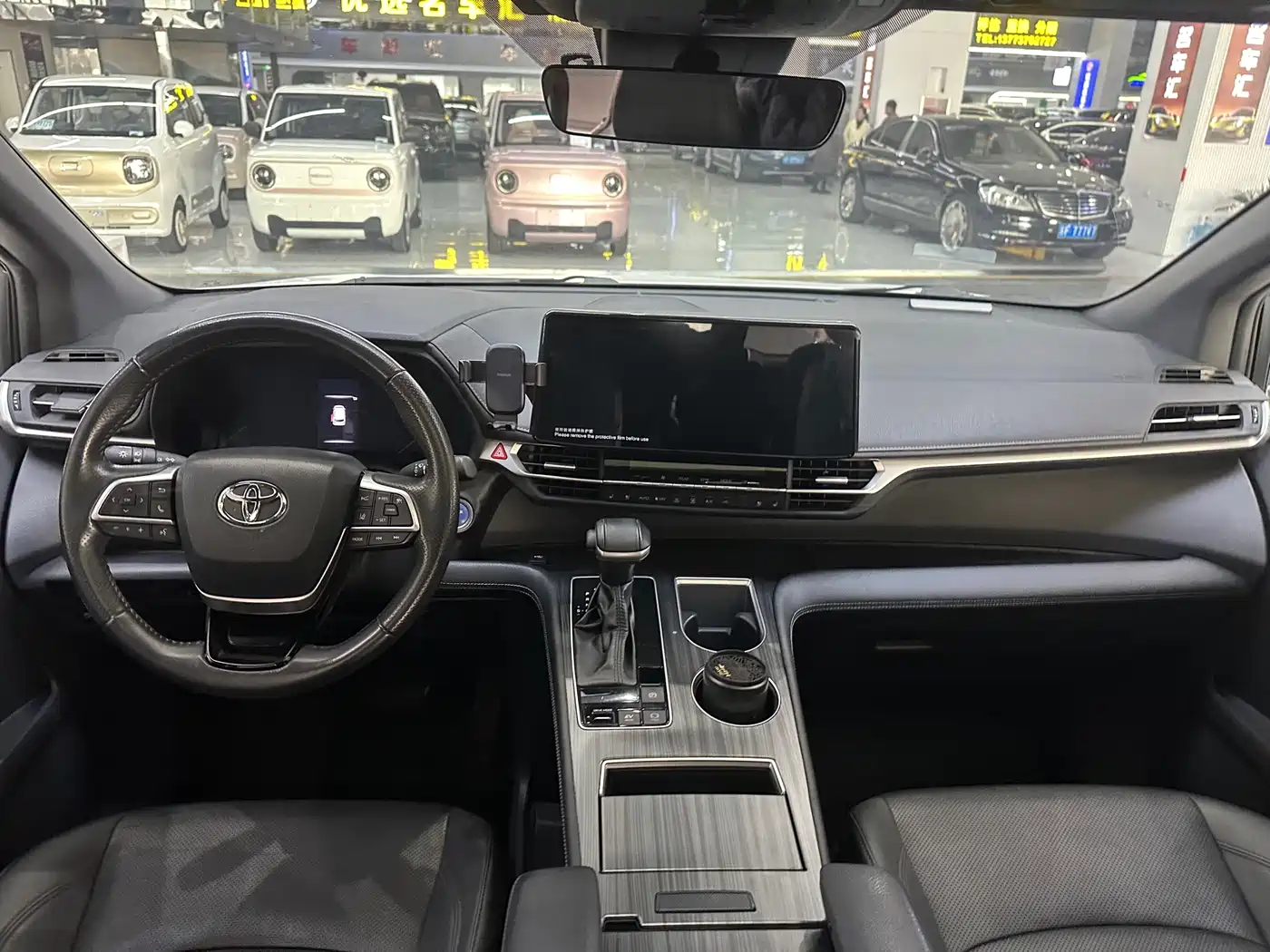 Toyota Sienna 2023 2.5L Hybrid Premium Edition фото 16