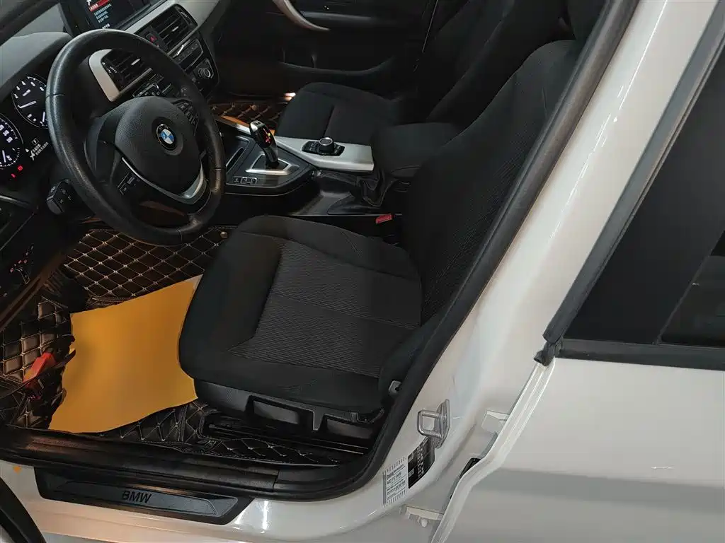 BMW 1 Series (Import) 2018 118i Leading фото 15