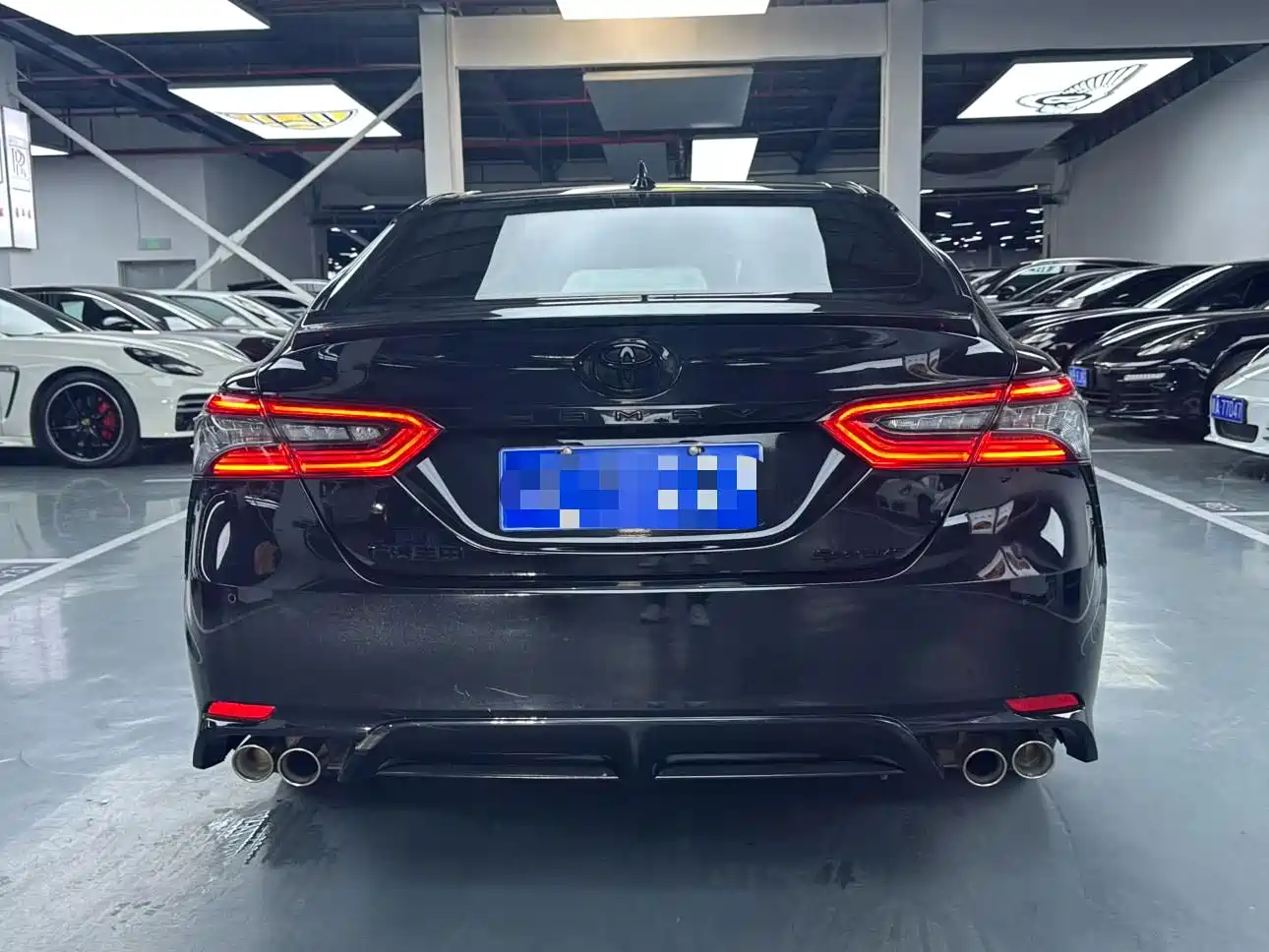 Фото 23 - Toyota Camry