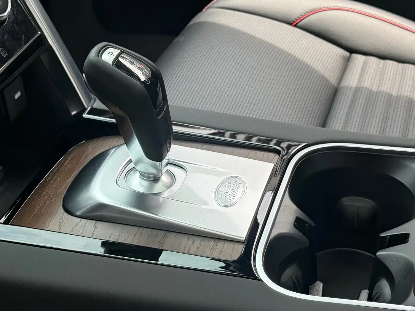 Land Rover Discovery Sport 2023 249PS R-Dynamic SE Performance Technology Version фото 17